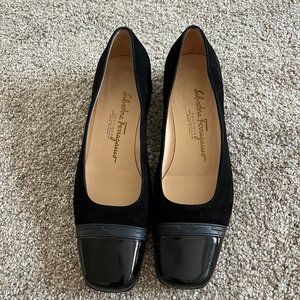 Salvatore Ferragamo Sonia nero suede 8 B